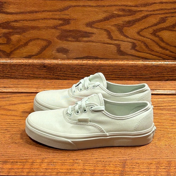 Vans Authentic Mono Canvas Milky‎ Green Shoes - Picture 2 of 9